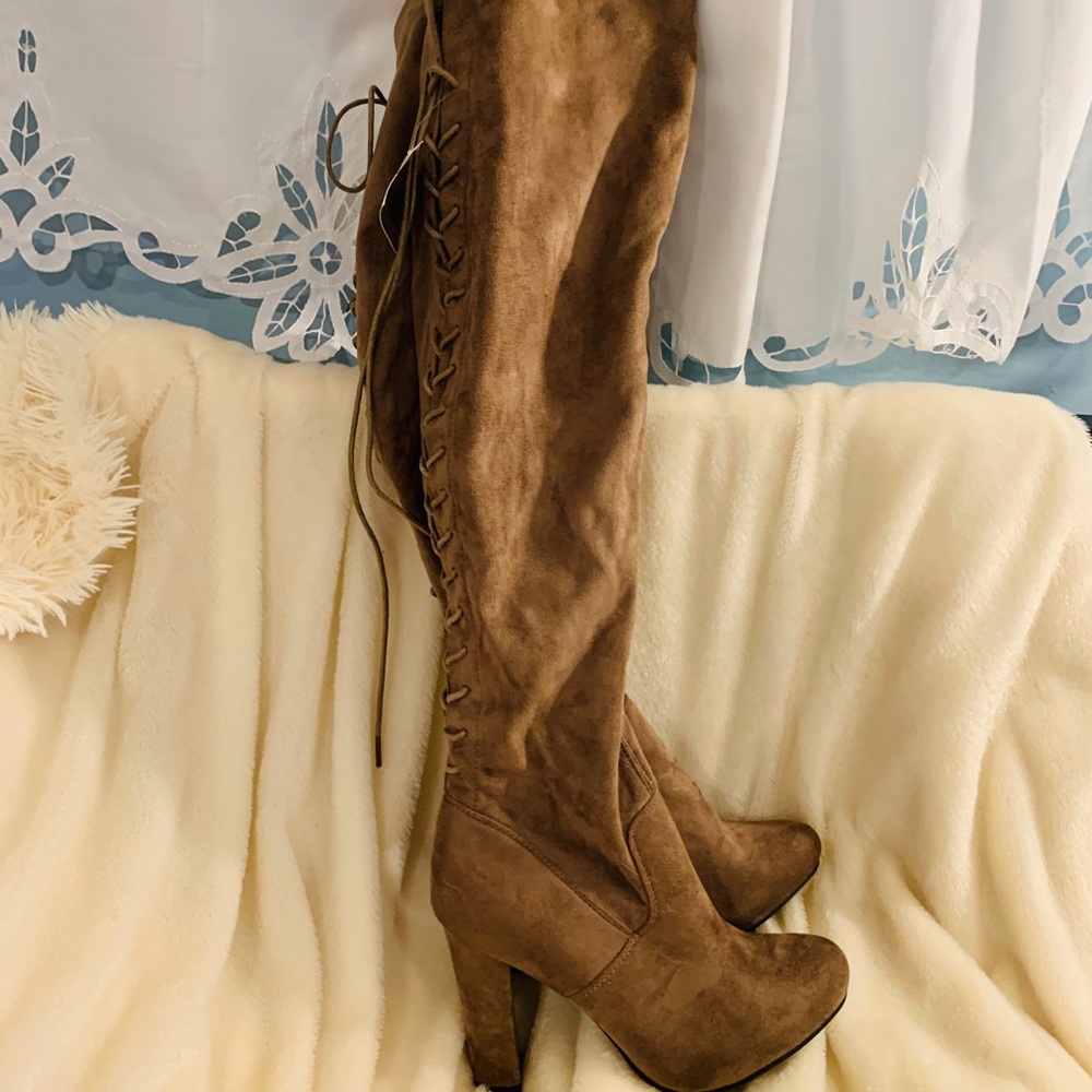 Women’s Knee High Boots B size 9